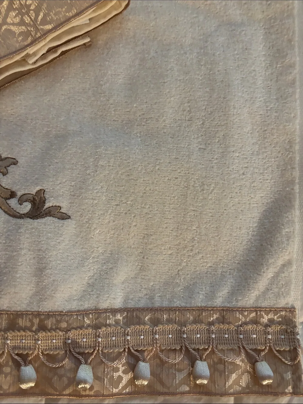 NEW Avanti Cream/Gold Bath Towel Set with Gold Embroidery